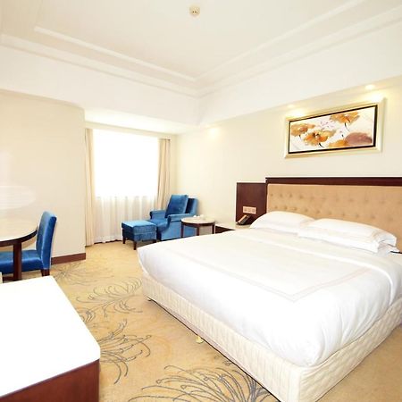 Overseas Chinese Friendship Hotel Cantón Exterior foto