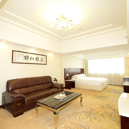 Overseas Chinese Friendship Hotel Cantón Exterior foto