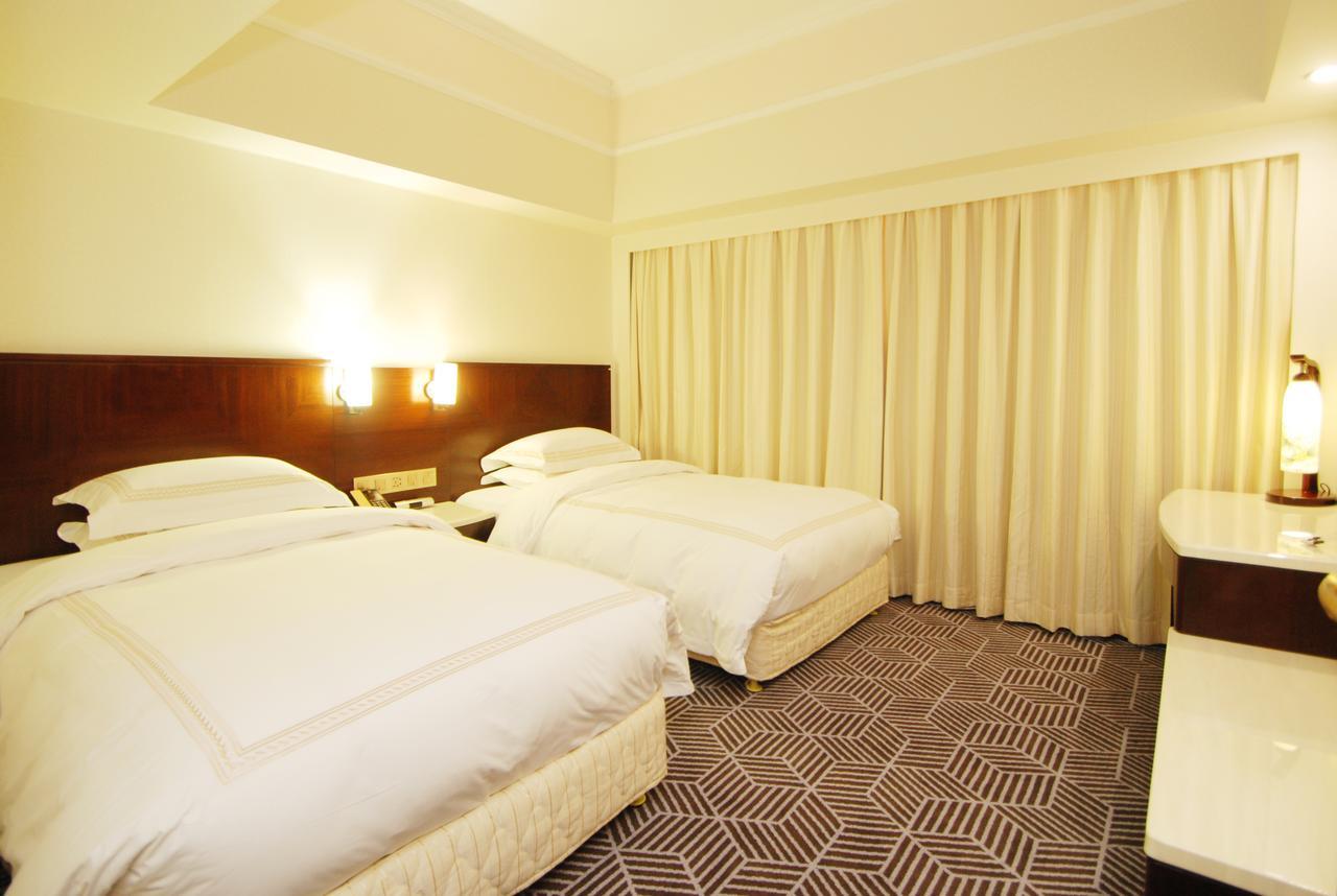 Overseas Chinese Friendship Hotel Cantón Exterior foto