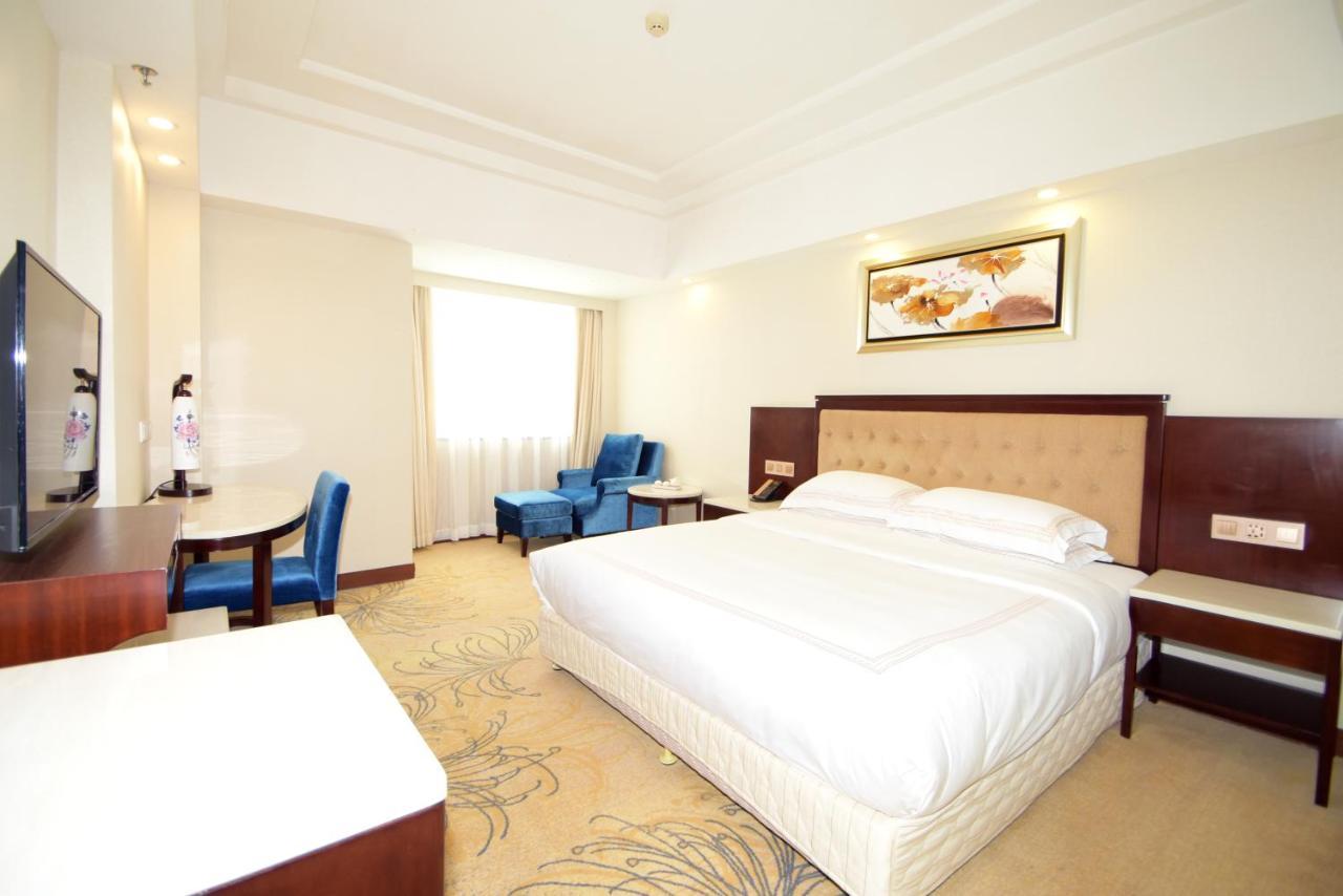 Overseas Chinese Friendship Hotel Cantón Exterior foto