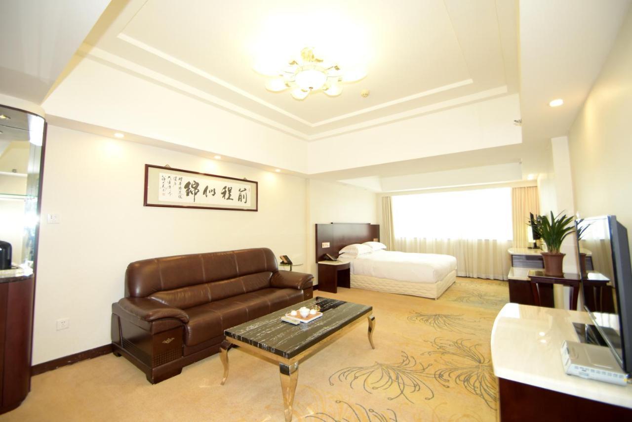 Overseas Chinese Friendship Hotel Cantón Exterior foto