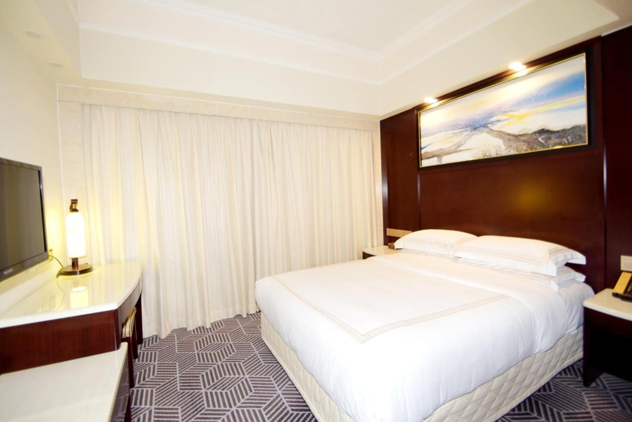 Overseas Chinese Friendship Hotel Cantón Exterior foto